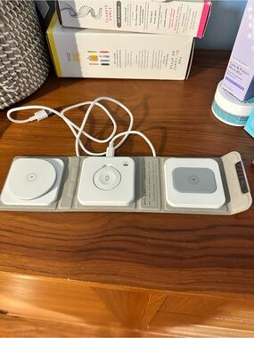 Apple products multi charger for travel